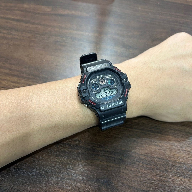 [Pre-Owned] Casio G-Shock DW-5900-1 Tapak Kucing Digital Men Watch