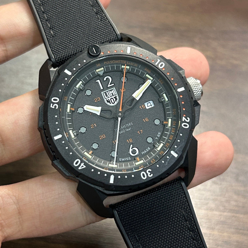[Pre-Owned] Luminox ICE-SAR Arctic 1052 Carbon Sapphire Quartz Men Watch