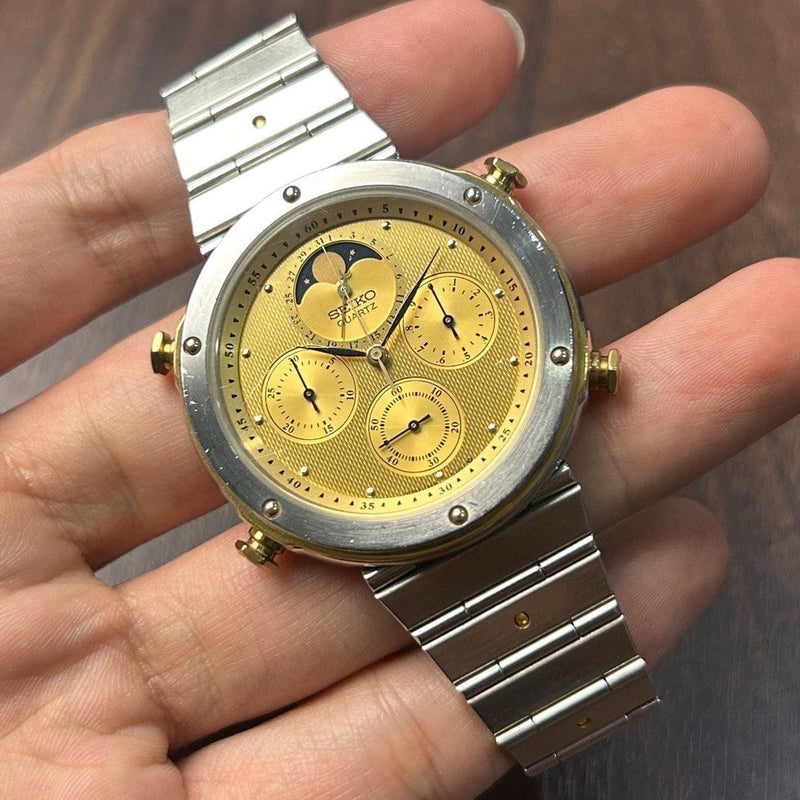 [Pre-Owned] Seiko Vintage 7A48-7010 Moonphase Quartz Chronograph Watch