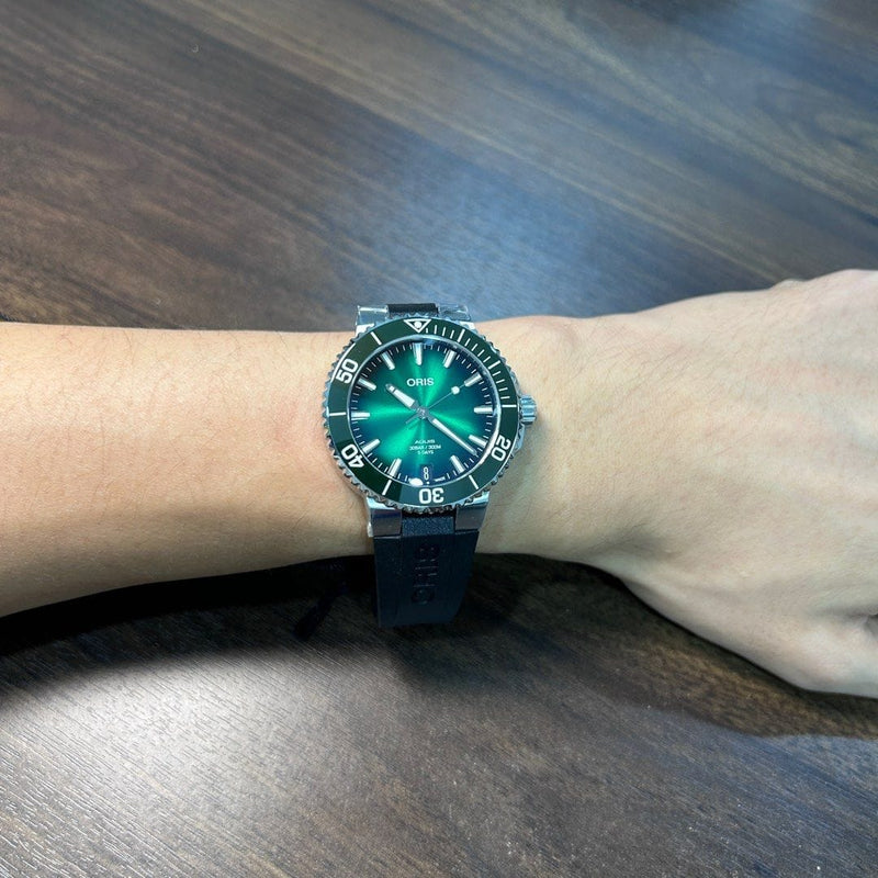 [Pre-Owned] Oris Aquis Date Calibre 400 5 Days Green Men Diver Watch